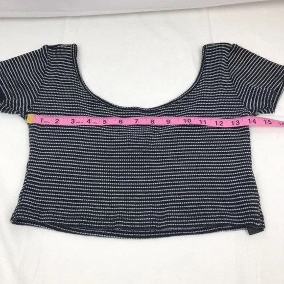 Forever 21 black and white crop top - Picture 6 of 6